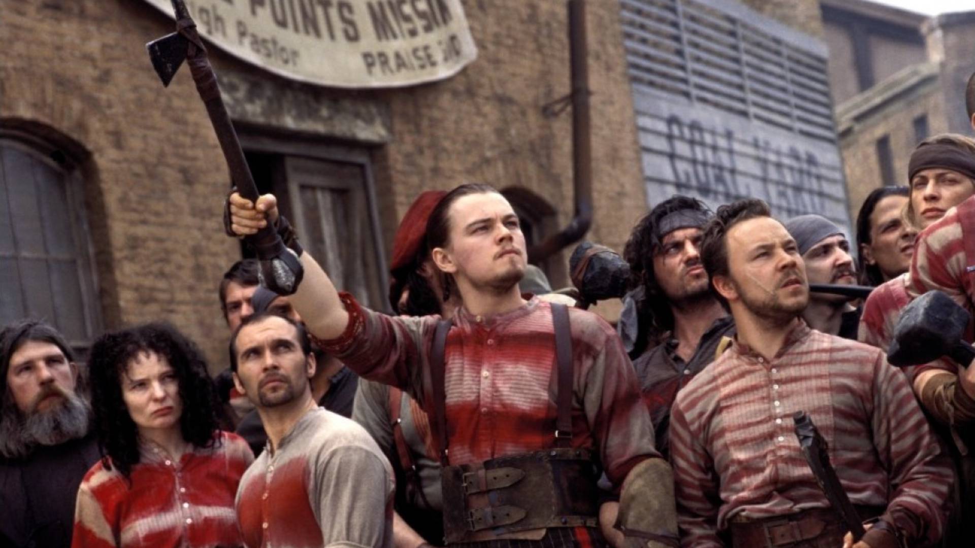لئوناردو دی کاپریو به همراه یک سلاح و هم‌دستان دیگر در فیلم Gangs of New York