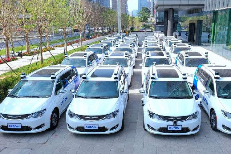 شروع به کار نخستین نسل‌ تاکسی‌های روباتیک در چین