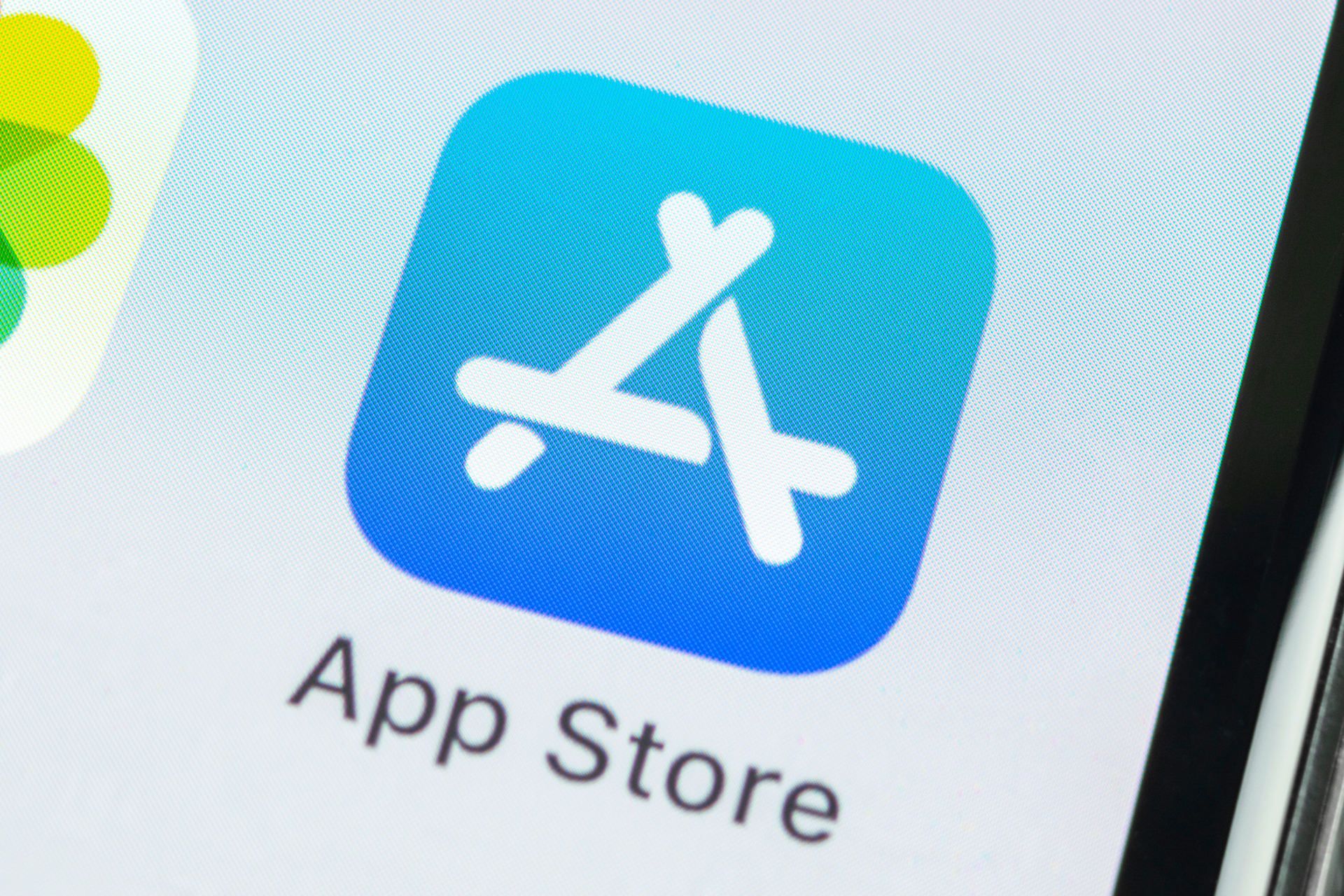 اپ استور و اپل موزیک برای برخی از کاربران از دسترس خارج شدهاند