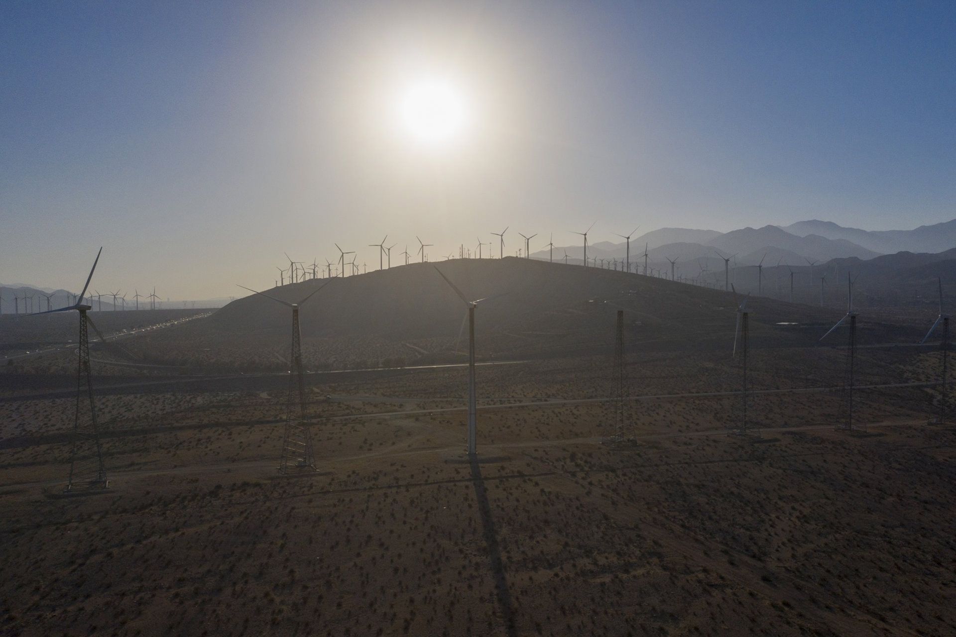 دستاوردی جدید برای کالیفرنیا؛ تأمین تقریباً ۱۰۰ درصد برق این ایالت با انرژی تجدیدپذیر در ماه آوریل