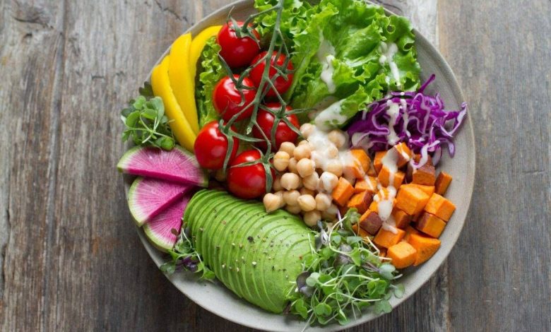 رژیم غذایی گیاهخواری چگونه به کاهش وزن کمک می‌کند؟