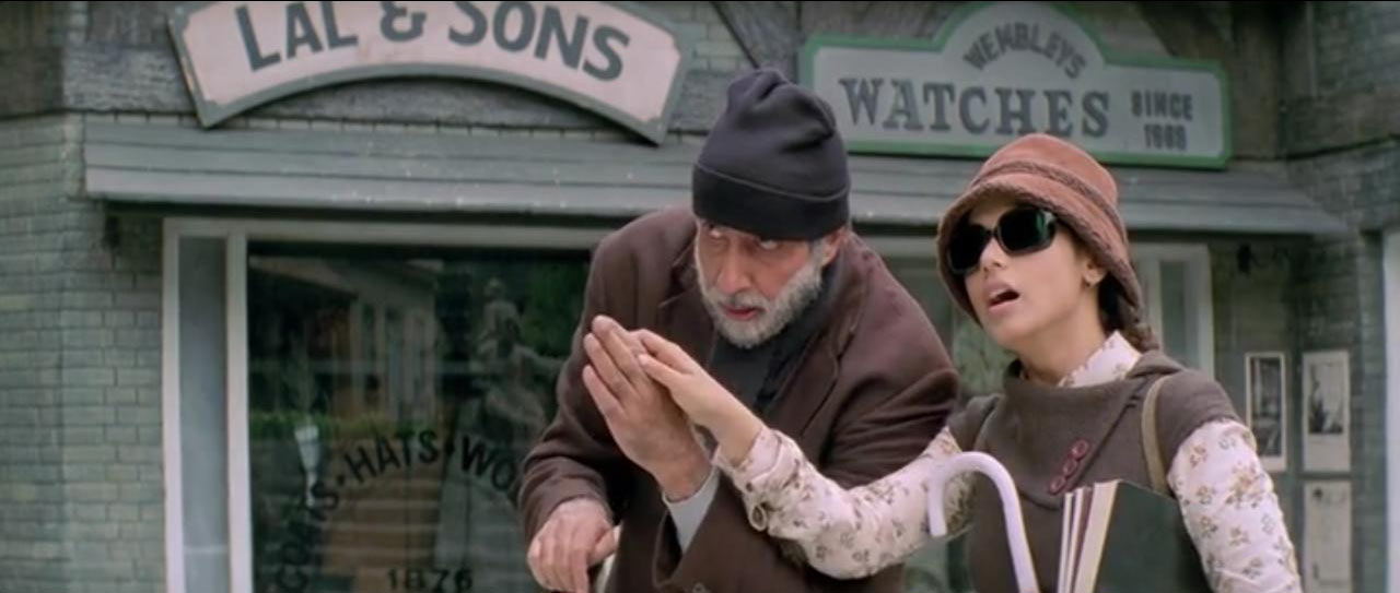 رانی موکرجی در نقش دختری کور، کر و لال در کنار آمیتاب باچان