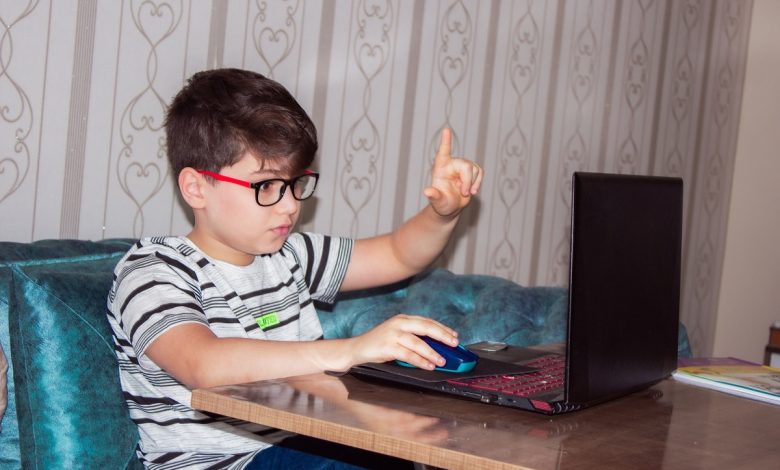 ایران حفاظت از داده‌های آنلاین کودکان را فراموش کرده است