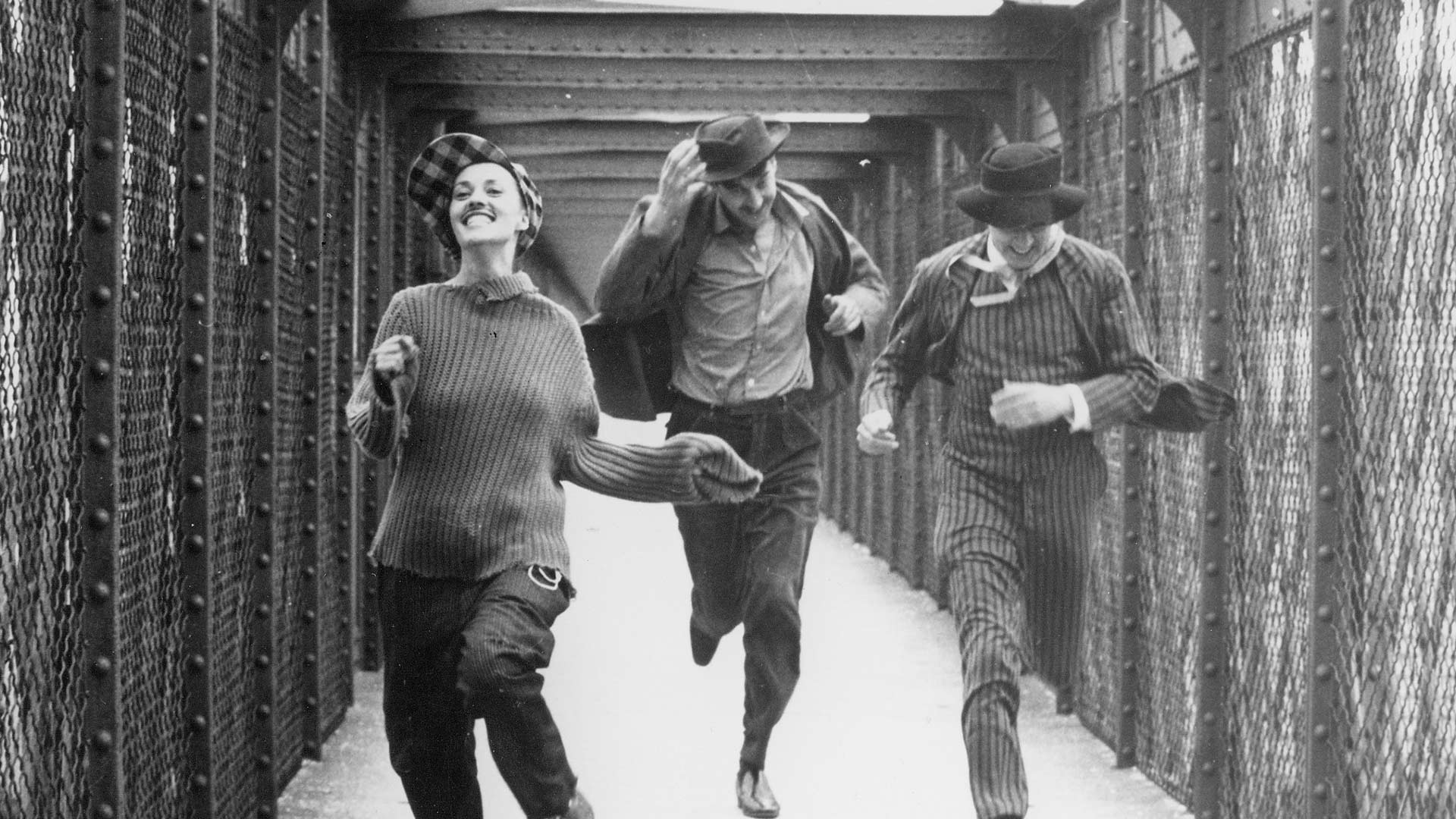 جولز و جیم و کاترین در حال دویدن در فیلم جولز و جیم