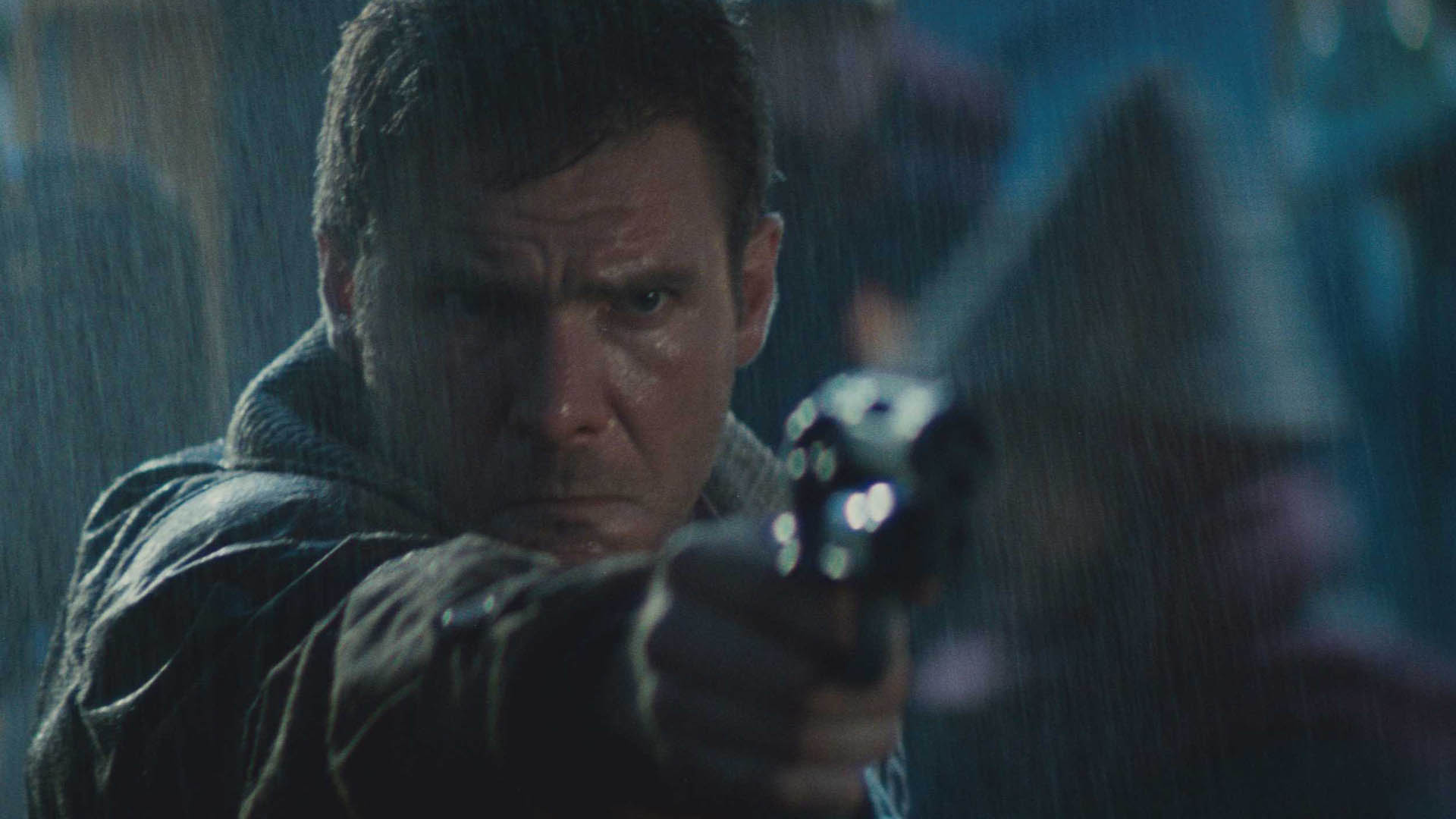شخصیت ریک دکارد درحال شلیک اسلحه با بازی هریسون فورد در فیلم Blade Runner