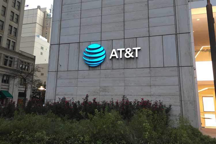 AT&T متهم به افشای عمدی اطلاعات