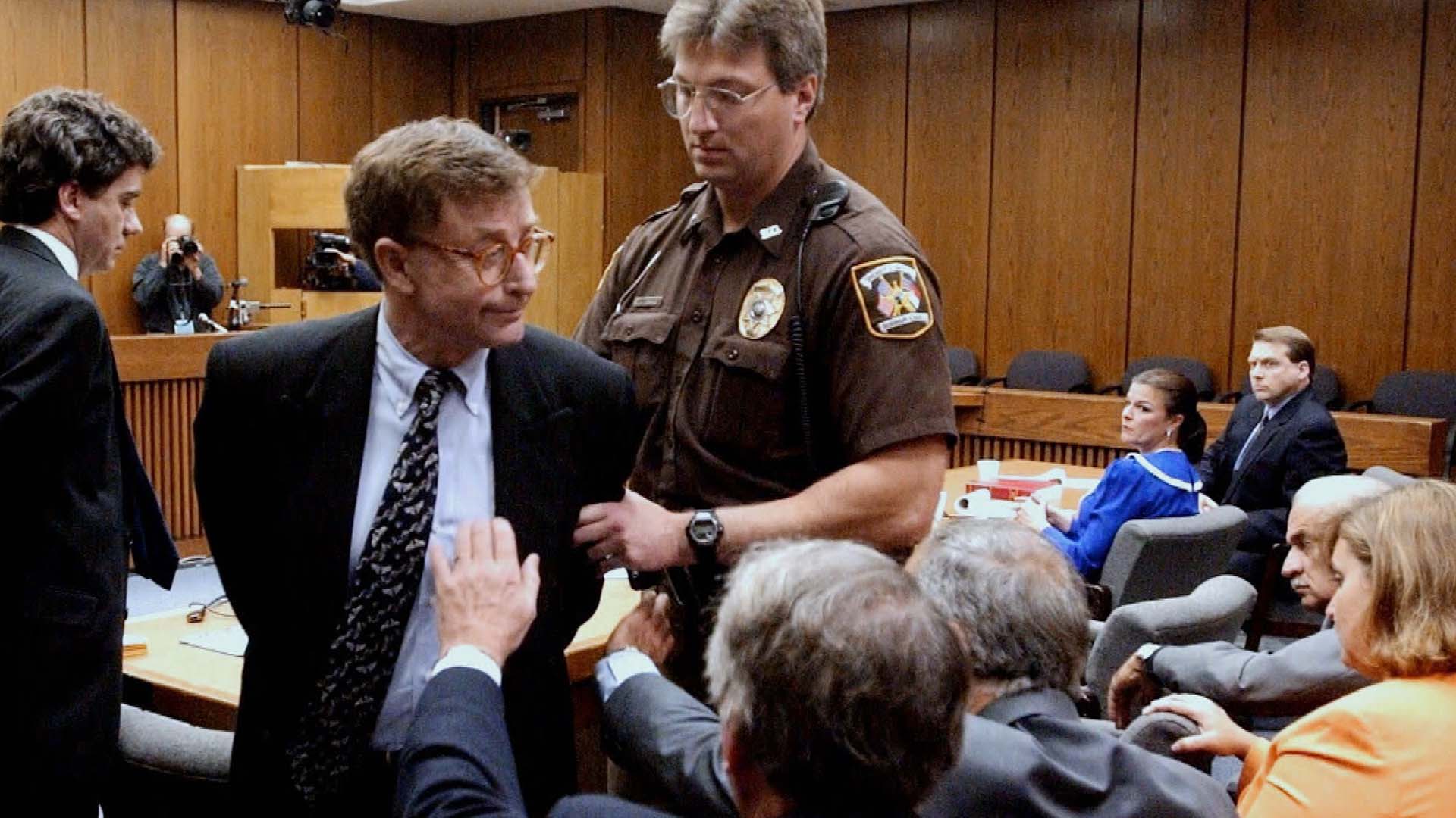 مایکل پیترسون در دادگاه در مینی سریال The Staircase