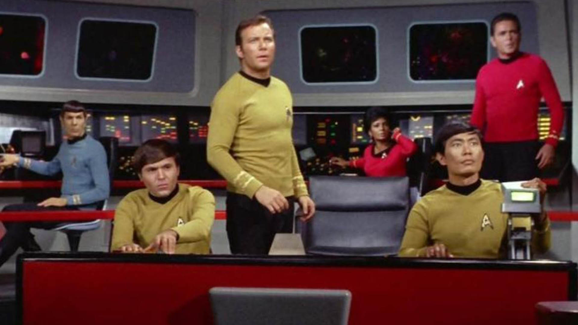 بازیگران نسخه اصلی سریال Star Trek در اتاق عملیات