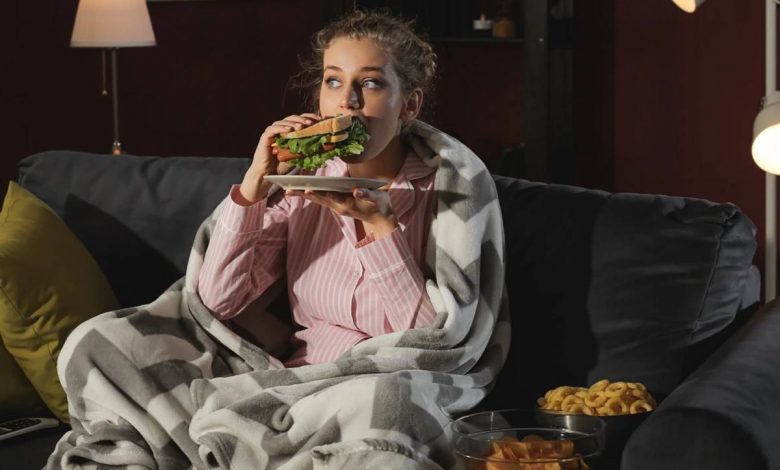 آیا غذاخوردن قبل از خواب اشتباه است؟