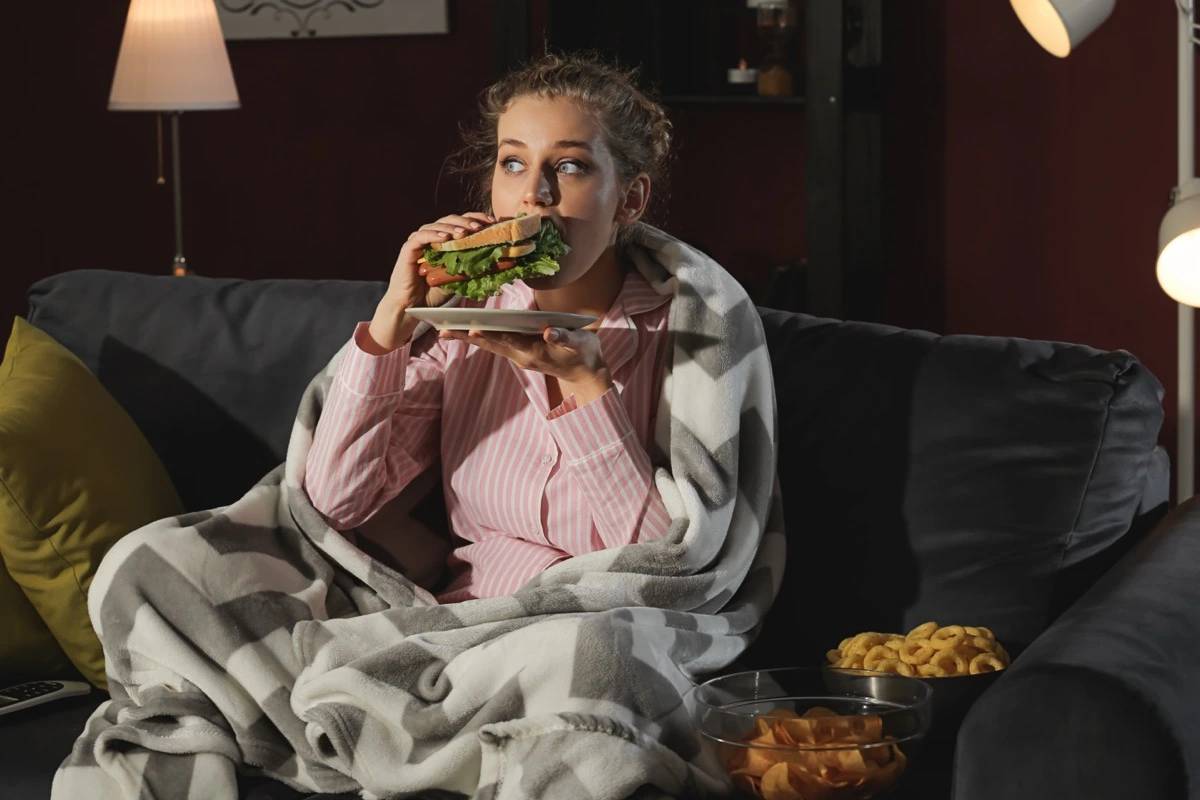 آیا غذاخوردن قبل از خواب اشتباه است؟
