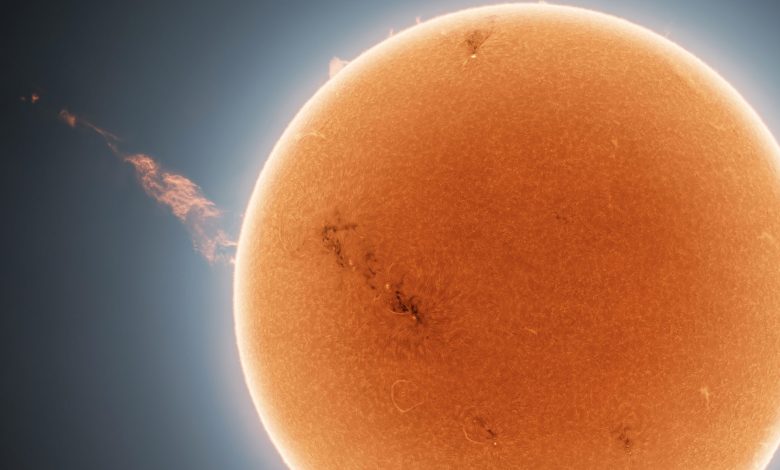 تصویر شگفت‌انگیز فوران پلاسمای خورشید به طول ۱٫۶ میلیون کیلومتر