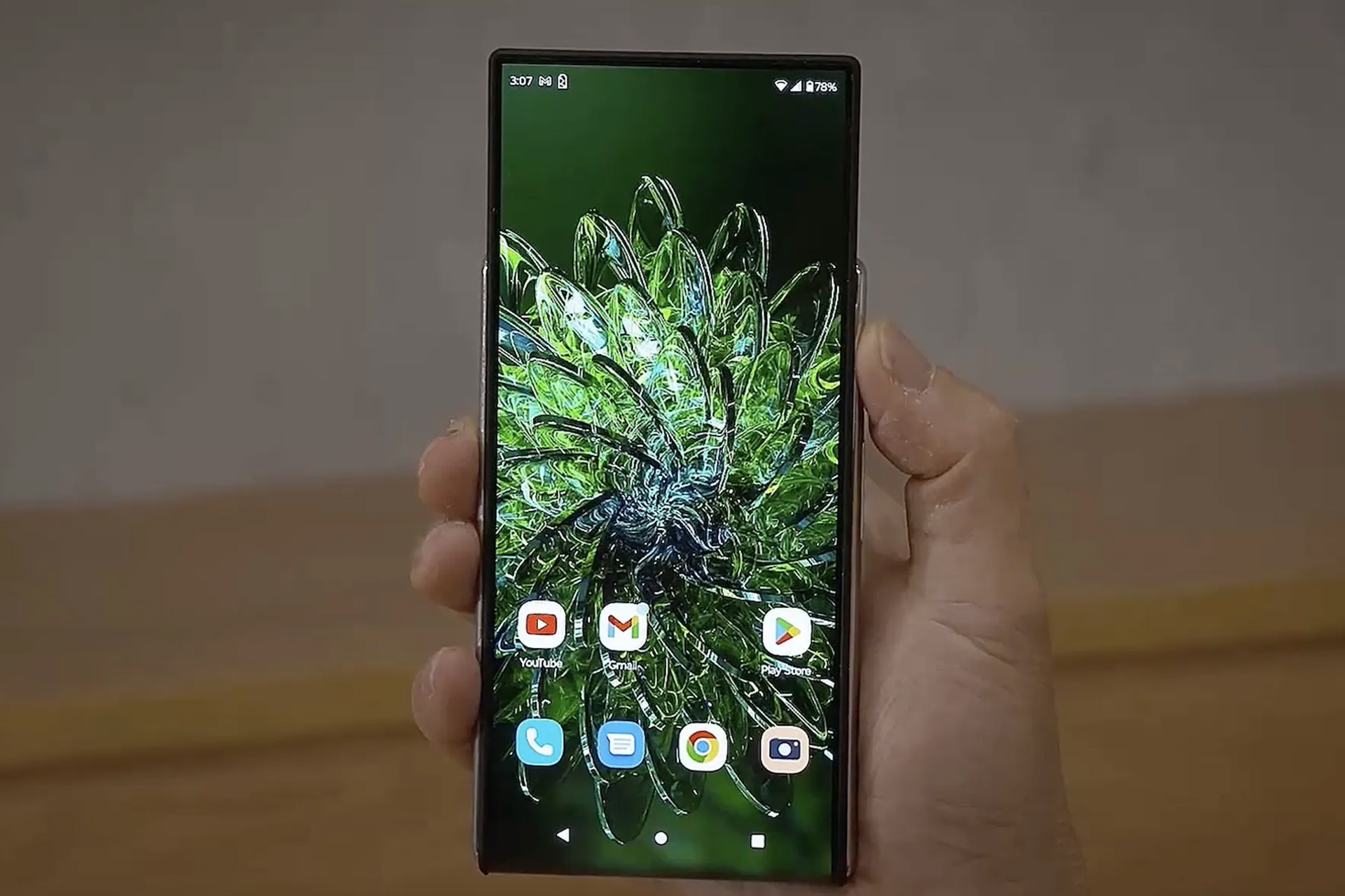 گوشی رول شدنی موتورولا با نمایشگر OLED بهنمایش درآمد