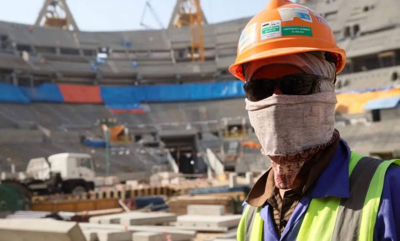 جام جهانی فوتبال؛ در گرمای سوزان قطر، فناوری چگونه به داد کارگران رسید؟