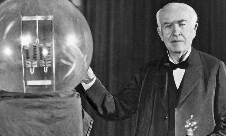 چه کسی لامپ حبابی را اختراع کرد؟