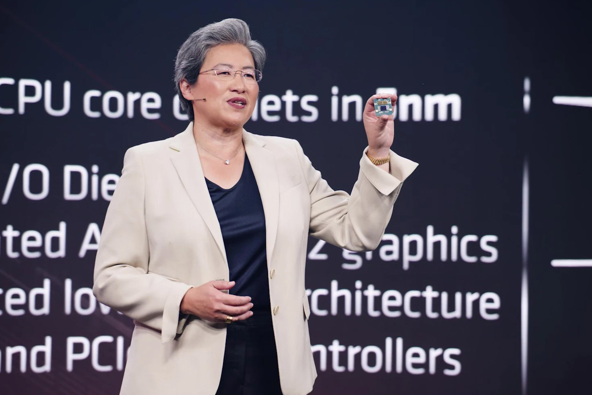 AMD برخلاف انویدیا همچنان به قانون مور اعتقاد دارد