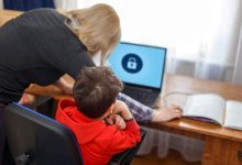 درخواست مکرون برای افزایش نظارت بر کودکان در شبکه‌های اجتماعی