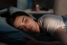 زنان کمتر می‌خوابند و استرس بیشتری دارند