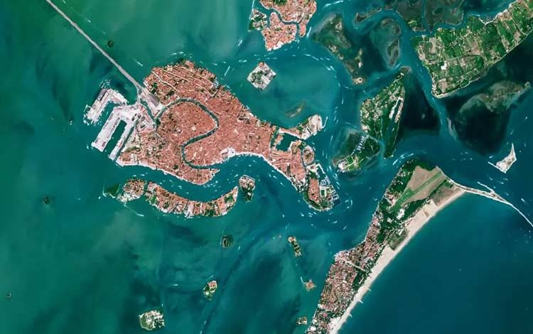 اقیانوسهای زمین پر از “کشتیهای تاریک”