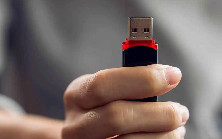 چگونه طول عمر داده‌ها در حافظه USB را افزایش دهیم؟