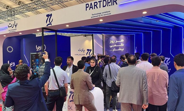 استقبال کسبوکارهای داخلی از سرویسهای هوش مصنوعی فارسی؛ مروری بر غرفه «ویرا» در اینوتکس 1404
