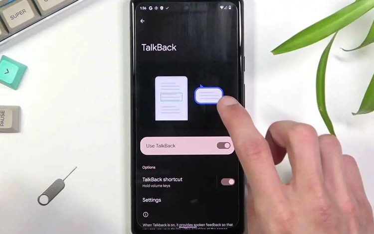 گوگل از ویژگی TalkBack با پشتیبانی Gemini رونمایی کرد؛ تجربهای متفاوت برای کاربران کمبینا