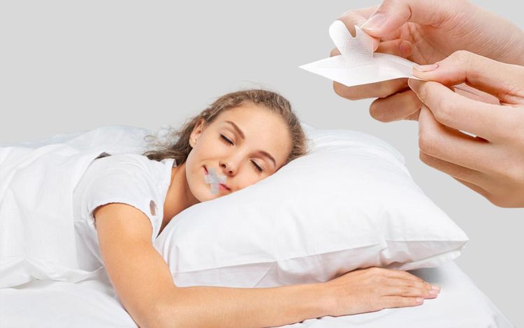 هشدار پزشکی درباره روند جدید تیک‌تاک؛ چسب زدن به لب‌ها برای خواب بهتر خطرناک است