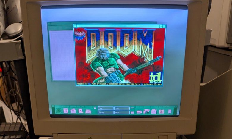 یک هکر با نفوذ به کامپیوتر سرور اپل، بازی Doom را روی آن اجرا کرد