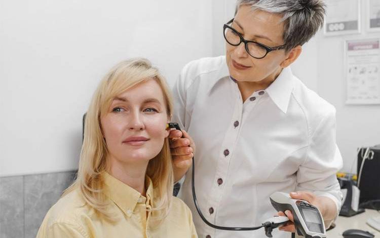 صدای مداوم زنگ در گوش راست نشانه‌ عارضه‌ای جدی است