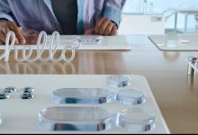 عقب‌نشینی اپل از طراحی «Liquid Glass» در iOS 26؛ شفافیت کمتر، خوانایی بیشتر