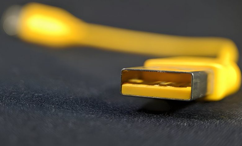 رنگ زرد کابل USB چه معنایی دارد؟