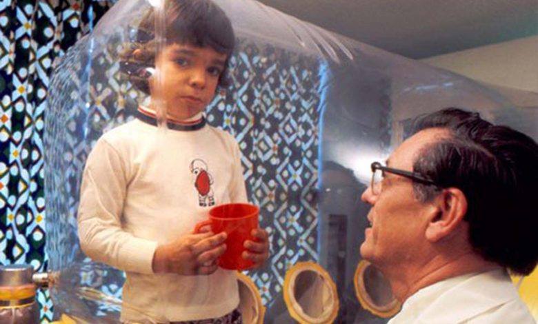 پسرک درون حباب؛ داستان تلخ زندگی و مرگ کودکی که کل عمرش را درون پلاستیک گذراند