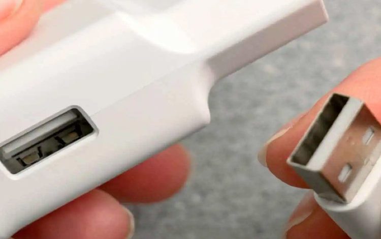 پورت USB سفید چیست؟ از سرعت و کاربرد تا تفاوت با دیگر رنگ‌ها