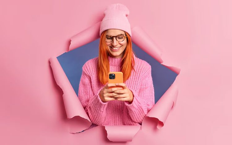 چرا نحوه‌ نگه‌داشتن گوشی بر خلق‌وخو و انرژی شما اثر می‌گذارد؟