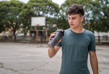 آیا ورزشکاران جوان باید کراتین مصرف کنند؟