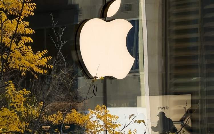 آیفون تاشو بدون خط تا؛ آینده گوشی‌های هوشمند؟