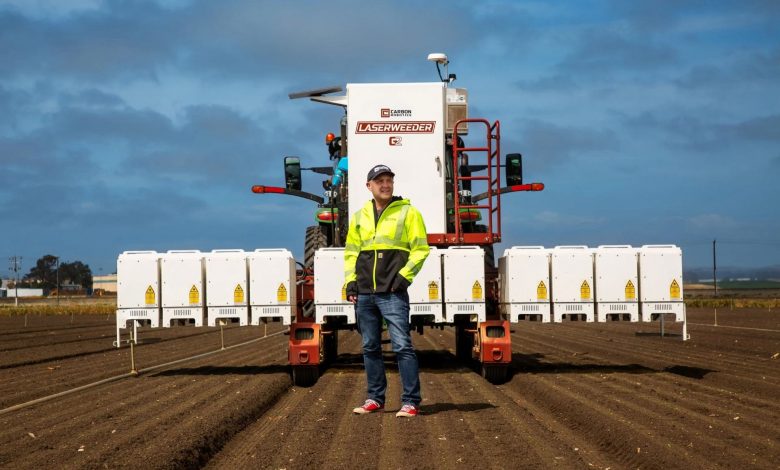 انقلاب در کشاورزی؛ این ماشین با لیزر علفهای هرز را میسوزاند + ویدیو