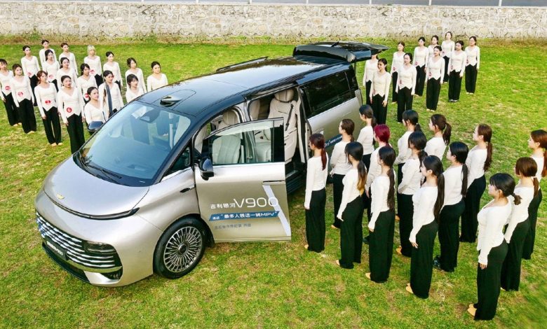 این خودرو چینی ۴۲ نفر را در خود جای داد و رکورد گینس را شکست