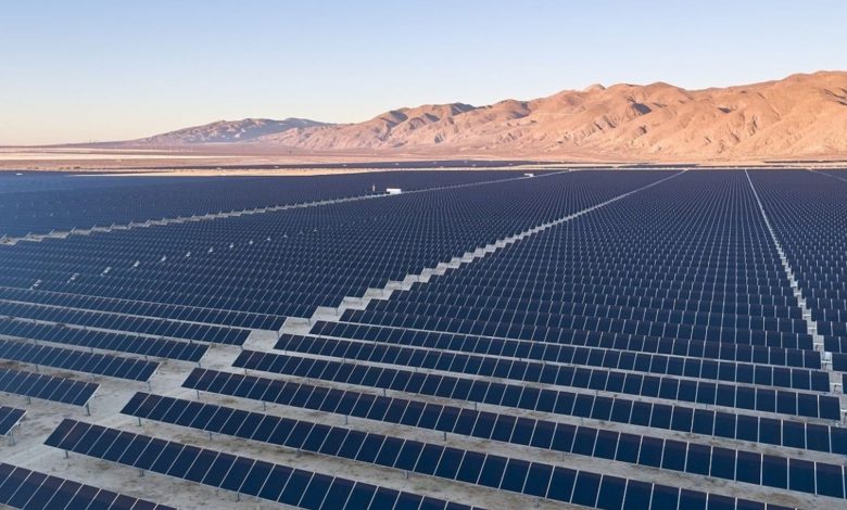 این پنلهای خورشیدی برق ۷۰ هزار خانه را تأمین میکنند