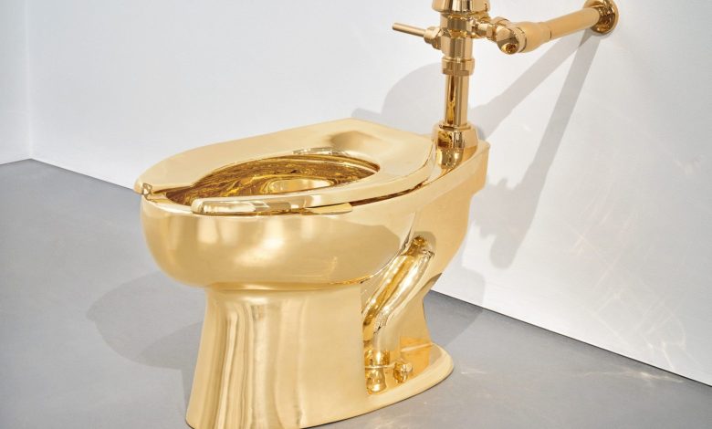 توالت طلای ۱۲ میلیون دلاری؛ شاهکار جدید از خالق موز جنجالی!