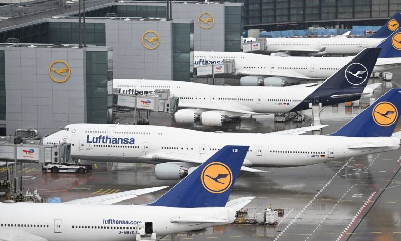 حمله با چنگال در هواپیما؛ پرواز بینقارهای ناتمام ماند