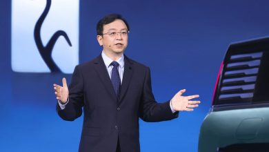 راز صعود شگفت‌انگیز BYD؛ وقتی مدیر چینی برای جذب سرمایه مایع باتری را سر کشید