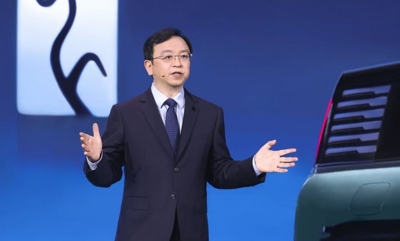 راز صعود شگفتانگیز BYD؛ وقتی مدیر چینی برای جذب سرمایه مایع باتری را سر کشید