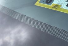 راز نقطه‌های مشکی روی شیشه جلو ماشین چیست؟