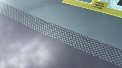 راز نقطه‌های مشکی روی شیشه جلو ماشین چیست؟