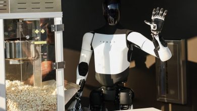 ربات تسلا پاپ‌کورن سرو می‌کند؛ آیا برای آینده‌ای که ایلان ماسک می‌سازد آماده‌ایم؟