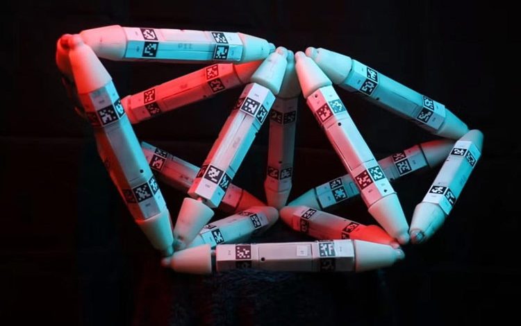 رباتی که با تغذیه از ربات‌های دیگرخودش را ترمیم می‌کند