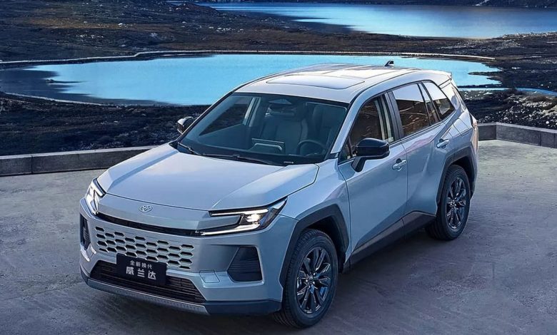 مدل ارزان‌تر تویوتا راوفور با نمایشگر داخلی بسیار بزرگ‌تر رونمایی شد