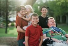 معجزه علم و تکنولوژی؛ پدر مبتلا به ALS حالا «یک جفت چشم جدید» دارد