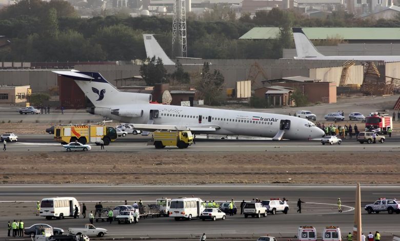 مهارت تماشایی خلبان ایرانی؛ هواپیما بدون چرخ جلو فرود آمد + ویدیو