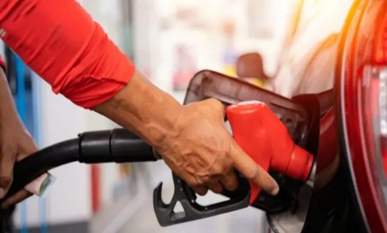 نماینده مجلس: ارز دولت برای واردات بنزین تمام شده است؛ احتمال تغییر قیمت کارت آزاد سوخت وجود دارد